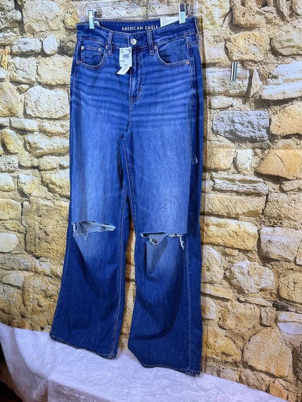 American Eagle Dreamy Drape Super High-Rise Baggy Wide Leg Distressed Jeans - Picture 3 of 8